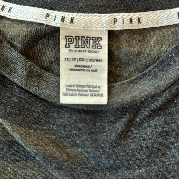 Victoria's Secret PINK Camouflage T-Shirt Size‎ XS - Picture 4 of 6